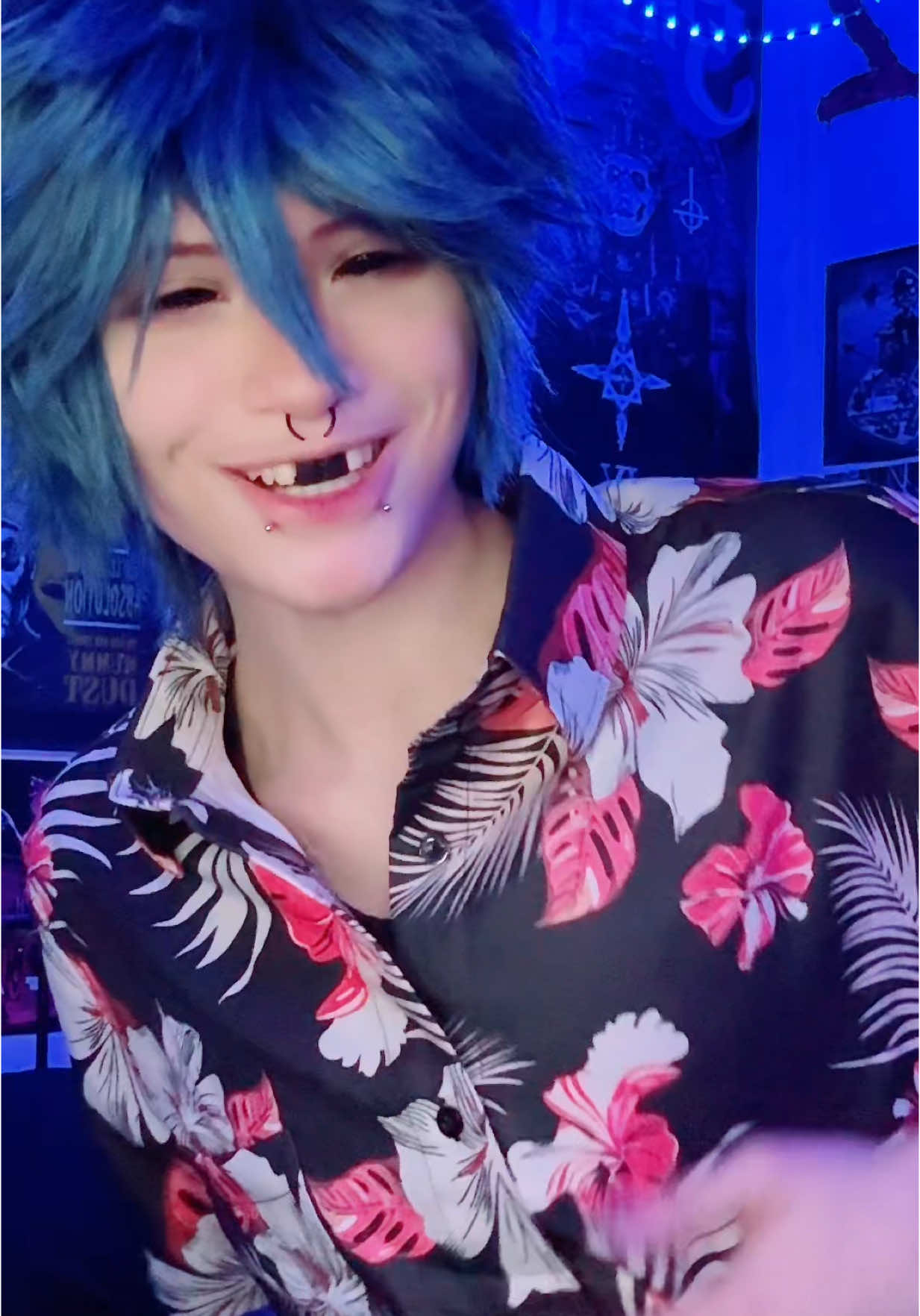 A post by @stupothead on TikTok caption: IM THE ELEVATOR MAN 🗣️🗣️ // Finding a decent cover photo for this was so much harder than it should’ve been 💔 // this might be cirnge but I’m running out of drafts leave me ALOOONE (cosplaying today gulp)  #cosplay #gorillaz #gorillazcosplay #2dgorillaz #gorillaz2d #2dgorillazcosplay #stuartpot #2dcosplay #sillygoose 