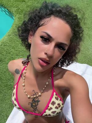 A post by @theahnamac2 on TikTok caption: Summer here’s … EP here 😍🔥 #fyp #fypシ #NewMusic #viral #summer 