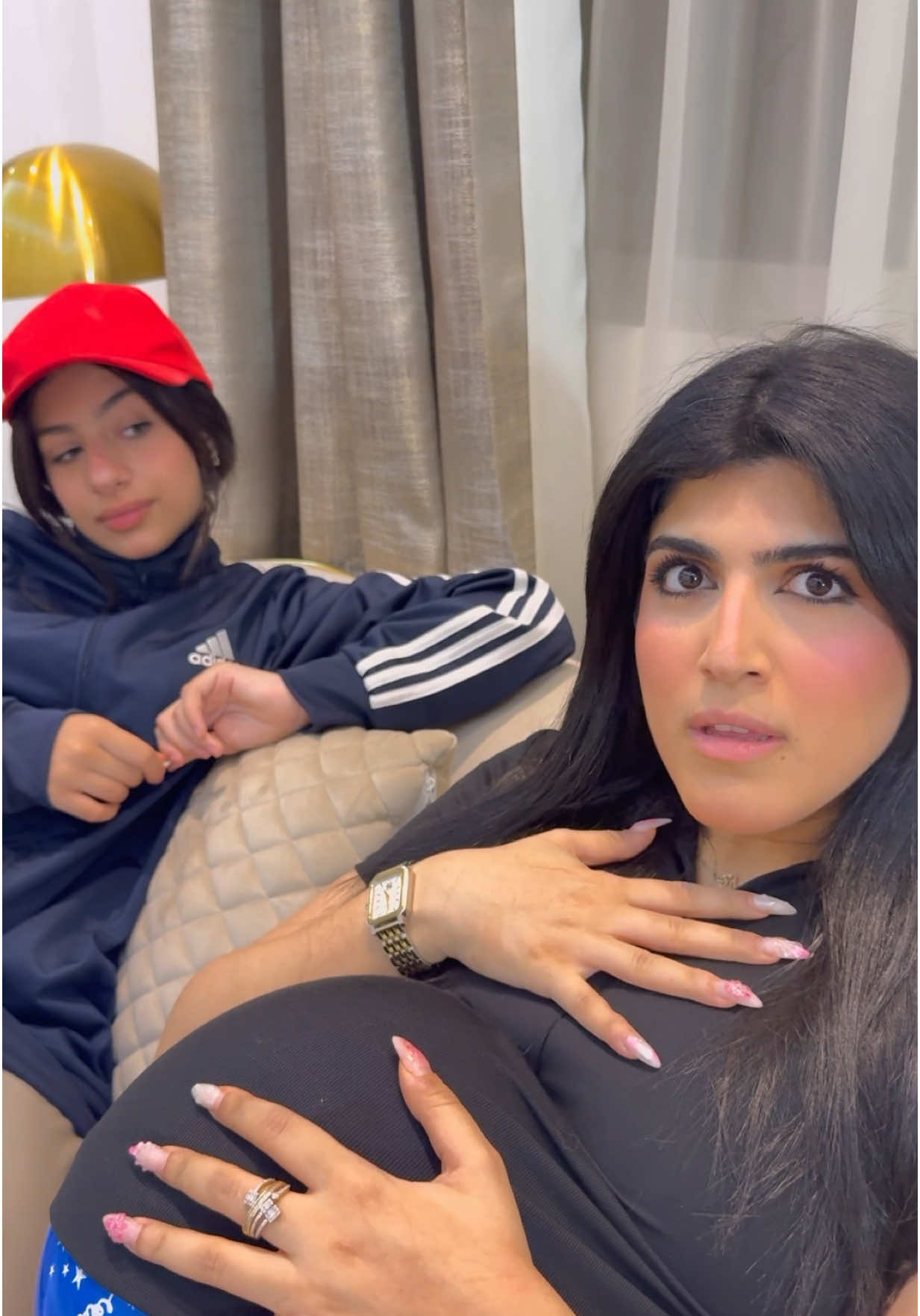A post by @sarahhmiladd on TikTok caption: مدحت و شيماء 🤣💔 ترقبو جزء الثاني 🤣 @Meera  #foryou 