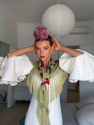 A post by @andreanoguero22 on TikTok caption: Que nos vamos pa la feria !!!!! Segundo dia 💚🤞🏼✨