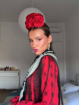 A post by @andreanoguero22 on TikTok caption: Es que un traje rojo hace maravillas 🌹