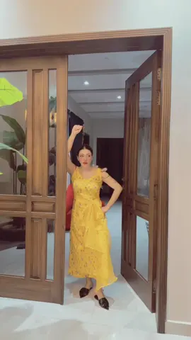 A post by @anmol_noor1 on TikTok caption: #anmolnoor #dubai #foryou #2025 