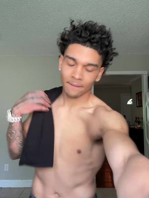 A post by @curvejso on TikTok caption: 🦈🦈🦈