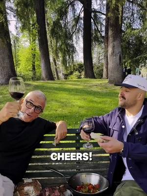 A post by @chefmaxmariola on TikTok caption: Carne pazzesca, verdure saltate in padella, cucinare all’aperto e nuovi amici...che voi de più? Io e @Laurent Dagenais ci siamo divertiti un casino, tra una risata e una girata di bistecca è venuto fuori un piatto da paura! 🥩🤪 E voi, l’avete mai cucinata così?  #chefmaxmariola #maxmariola #maxmariolacucinapervoi #thesoundoflove