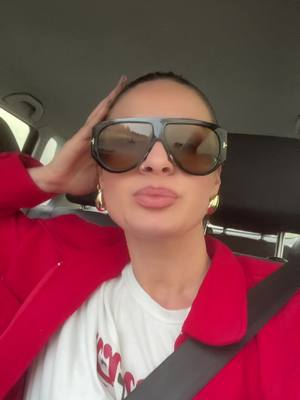 A post by @elieliona on TikTok