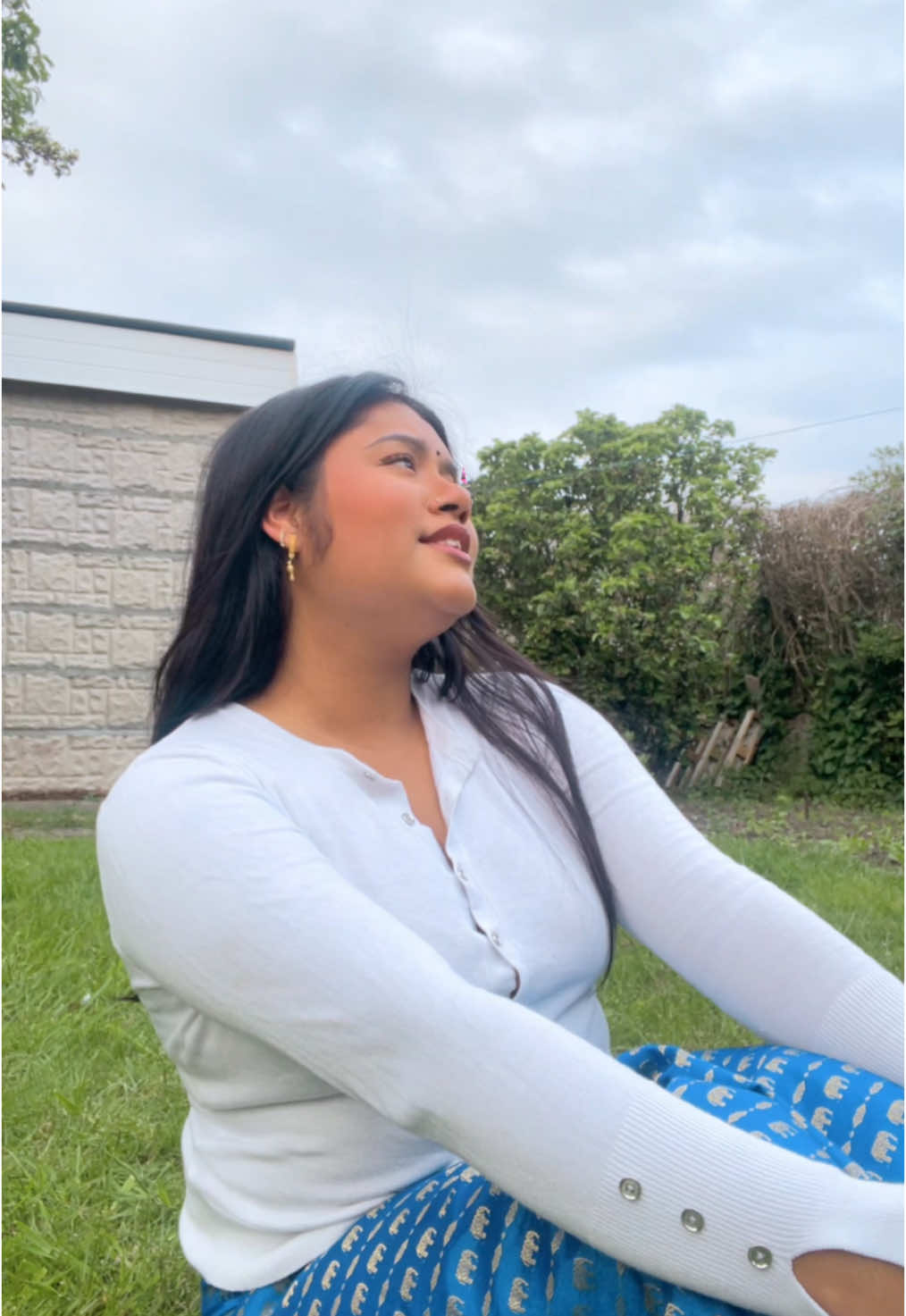 A post by @binita_thapa29 on TikTok caption: Chautari ma sitalu chaya ko 💙  • #chautarimasitaluchayako😊 #nepalimuser #nepalitiktok #galkotekanxi #lokdohori #binita_thapa29 #galkotmuser #nepaligirl #dohoriqueen 