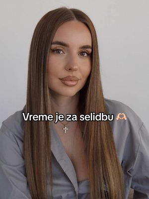 A post by @lastankovic on TikTok caption: Preseljenje u toku, šta biste vi prvo poneli? 😂✨
