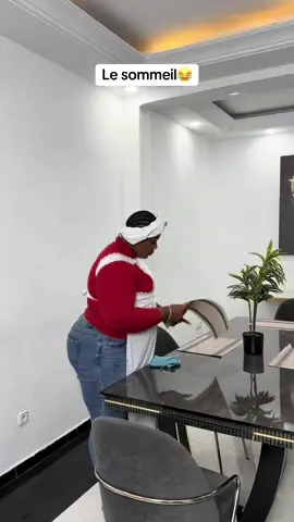 A post by @gabykmer on TikTok caption: Quand tu dors sans dire a ta copine 😂😂😂#cameroun #humour #gabykmer 