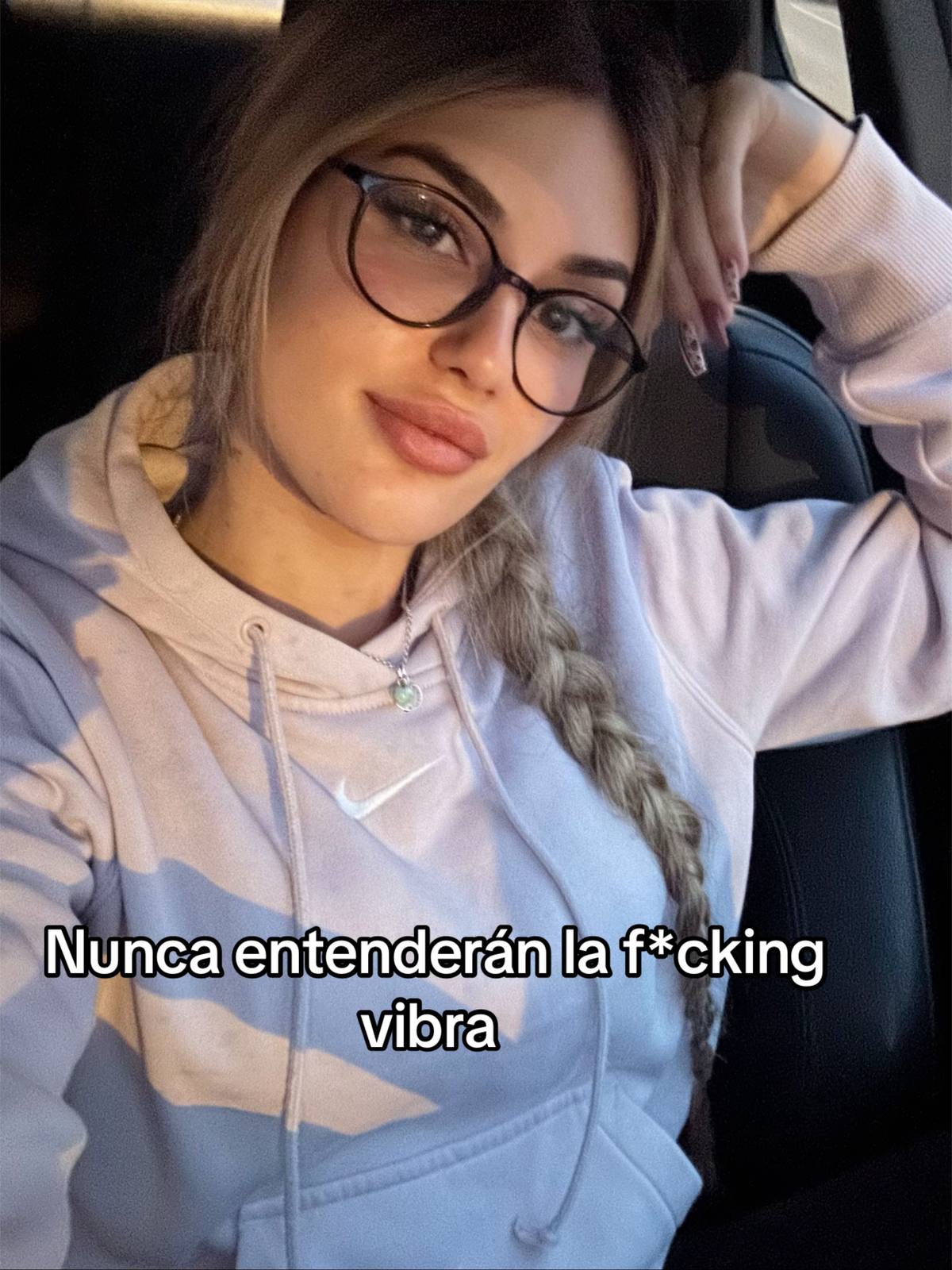 A post by @its_silvita on TikTok caption: Y si es de noche mejor 🙉🙉🤌🏽🤌🏽🙊🙊#paratiii #paratiquemeves #viral 