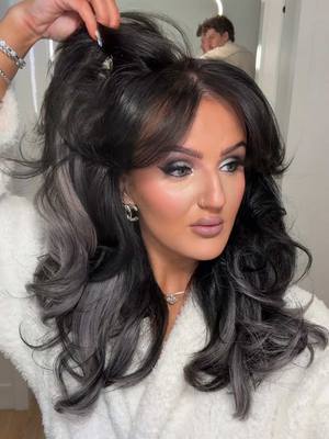 A post by @mikaylanogueira on TikTok caption: #makeup #beauty #rollers #hair #hairrollers #photoshoot 