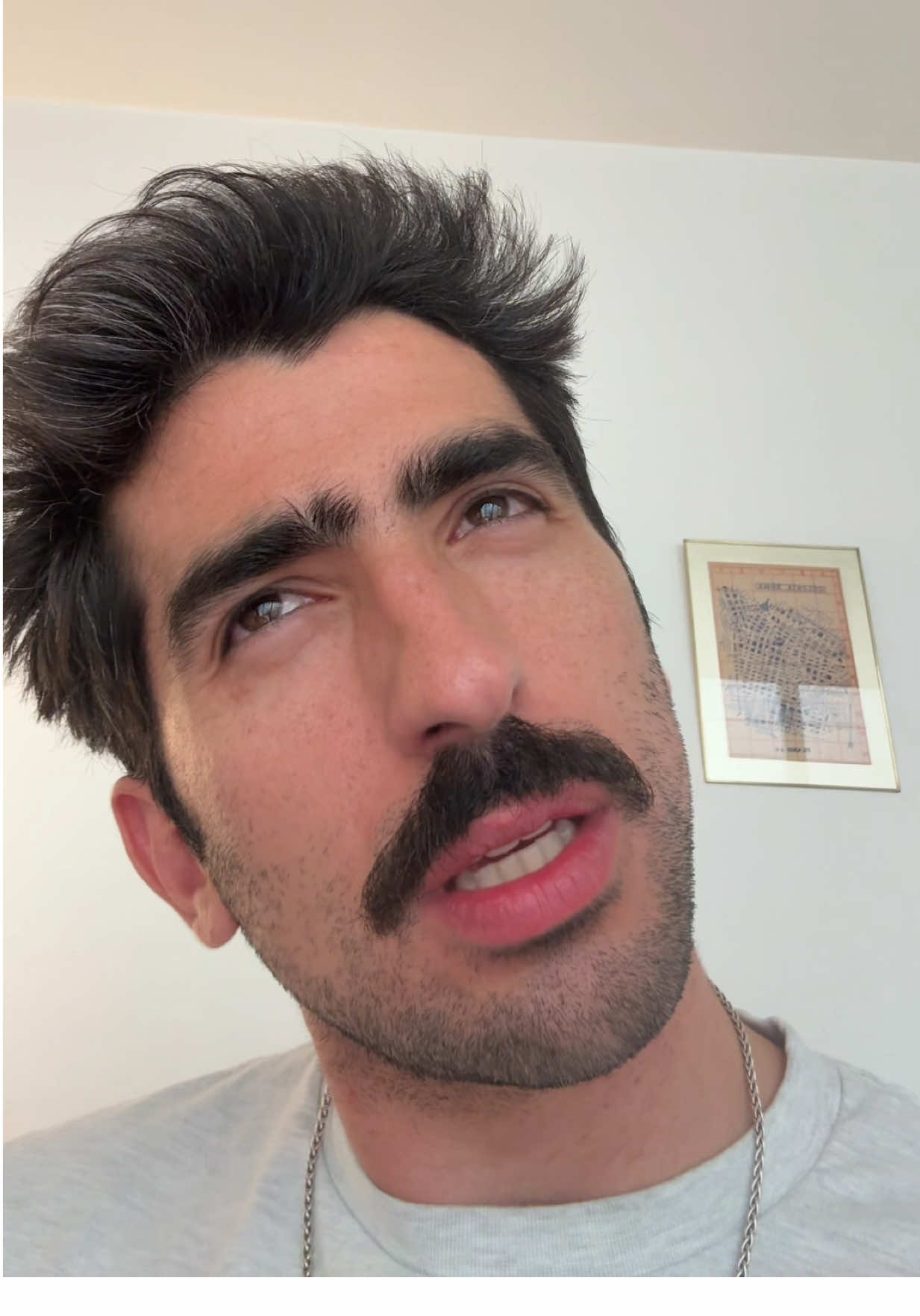 A post by @jezzzini on TikTok caption: es que como te vas a llamar FAN mi reina es ventilador en ingles 