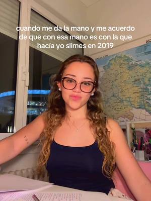 A post by @anitarqp on TikTok caption: mi obsesión con los slimes era fuerte 😭ig:anitarqp 