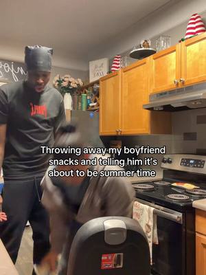 A post by @jaygonalwaysputakonit on TikTok caption: #💔💔💔 #fypシ゚viral #blowthisup #snacks #fypppppppp #summe #gym #relatable 