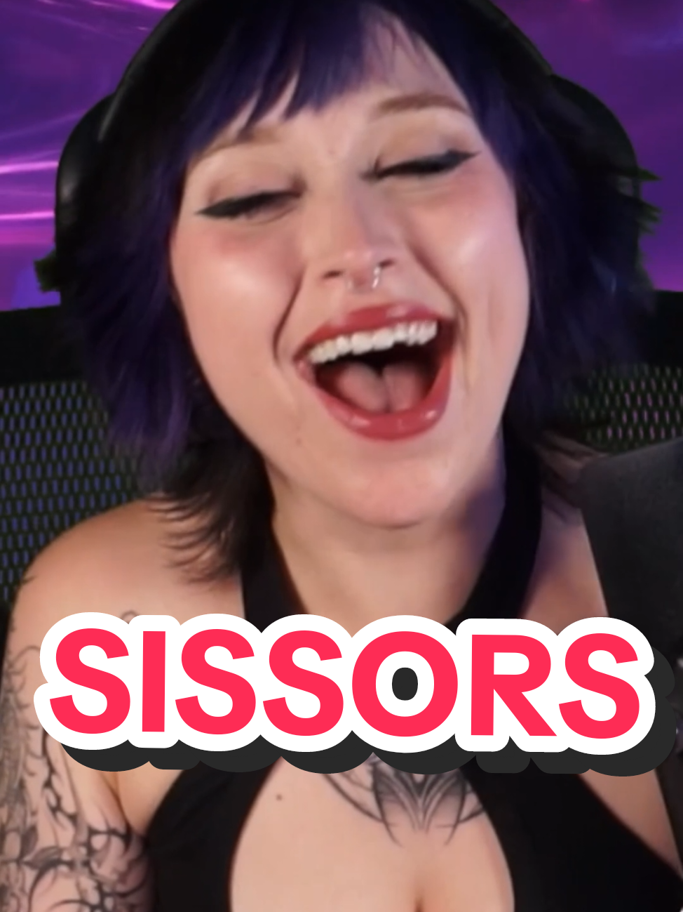 A post by @itsqueenmanda on TikTok caption: ITS EDGY GUYS 😭 #roastme #roast #twitchstreamer #funny #fyp 