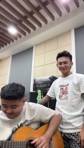 A post by @doreamon1288 on TikTok caption: ច្រៀងសមទុកថ្ងៃអាទិត្យនេះ🙂‍↔️ @Sophia Kao 