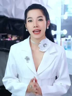 A post by @sora123ms on TikTok caption: SORA ရဲ့ 𝐎𝐧𝐥𝐢𝐧𝐞 𝐂𝐥𝐚𝐬𝐬 တက်ရောက်သူများ ဝင်ရောက်ယှဉ်ပြိုင်နိုင်တဲ့ 𝐖𝐈𝐍 👉𝟐𝟎 𝐌𝐢𝐥𝐥𝐢𝐨𝐧  သိန်းနှစ်ရာ 👈မိတ်ကပ်ပြိုင်ပွဲကြီးနဲ့ပတ်သတ်ပြီး သိသင့်တဲ့အကြောင်းအရာလေးတွေ ပြောပေးထားပါတယ်ရှင့်😘🤍 #20Million #soraonlinemakeupclass #သိန်း၂၀၀ရရှိမဲ့မိတ်ကပ်ပြိုင်ပွဲအစီအစဉ်