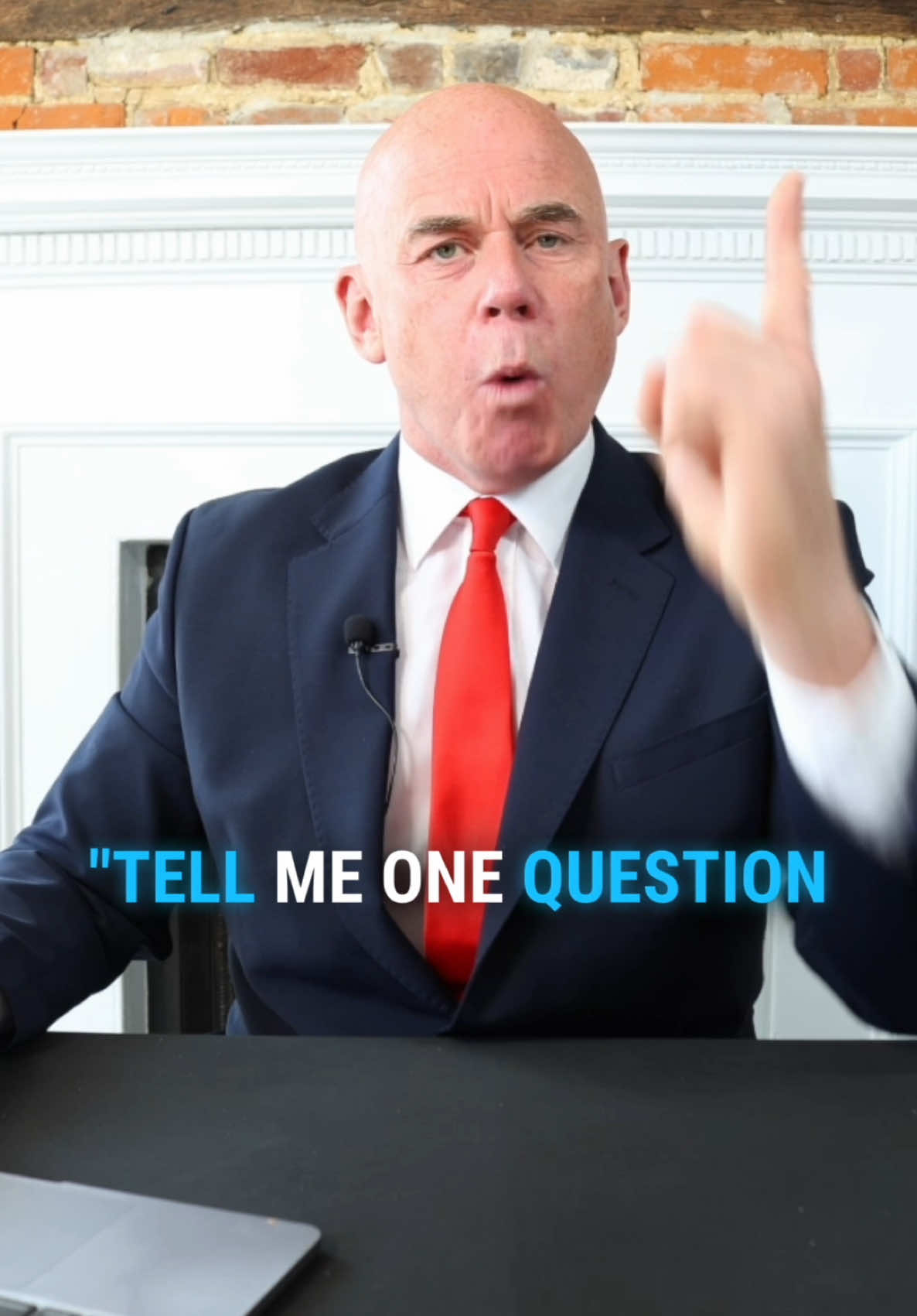 A post by @careervidz on TikTok caption: What questions should you ask at the end of your interview? It’s important to ask smart questions in your job interview, and in this video, Richard McMunn provides the exact questions you can ask! #interviewtips #interviewquestions #jobinterviewtips #interviewskills #jobinterviewquestions #richardmcmunn #careervidz 