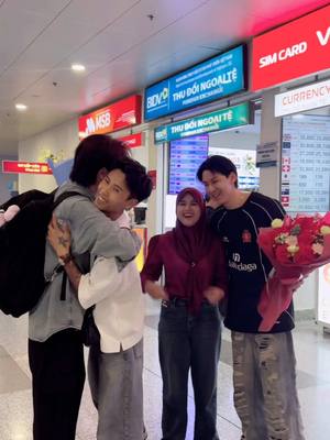 A post by @datvilla94 on TikTok caption: Welcome to Việt Nam @Zack 113🐲 @Jin燼진🐬 #datvilla #villateam #vidhia 