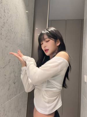 A post by @dlehhhdodo on TikTok caption: 나는 25살. 너는? #예쁜나이25살 
