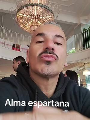 A post by @oscarxrey on TikTok caption: #parati #foryou #esparta #parati 