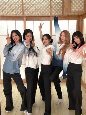 A post by @itzyofficial on TikTok caption: Knock Knock ๑❤‿❤๑ #ITZY #MIDZY #ITZZZ #ITㅋㅋㅋ