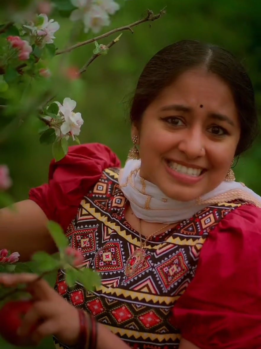 A post by @liyajogin on TikTok caption: കാട്ടിലെ മൈന!!📷 Jogin Mathew  . . . . . #90smalayalamsong #trendingreel #liyajogin #joginmathew #akashadooth #kattilemainaye 