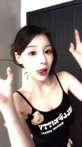 A post by @0207celine on TikTok caption: 他在唱什麼文？ 