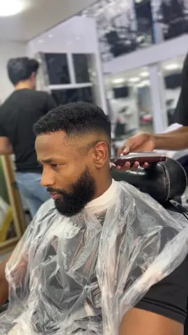 A post by @ on TikTok caption: @Bakri saif #صالون مثير للرجال دبي ابو هيل#منور ي بكوري