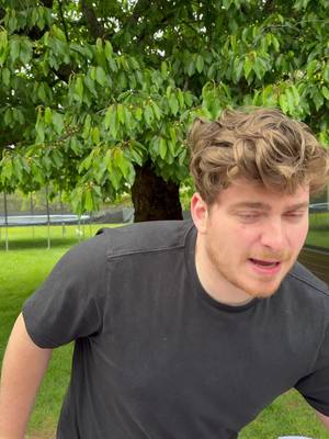 A post by @cyrilschr on TikTok caption: @Poopi Blh je t’en veux 😂💔 je nomine @JEREMSTAR et 2 personnes qui auront le plus de like en commentaire 😂 et je vérifie attention !!