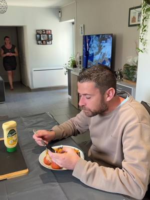 A post by @jeremylaura_ on TikTok caption: Quand t’es en retard de 1 semaine !!😂😂