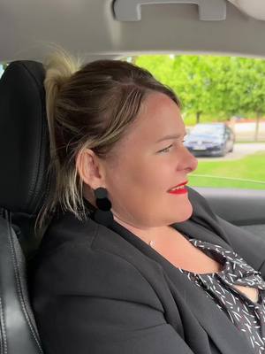 A post by @jeremlaura_ on TikTok caption: Quand tu effleure quelque chose !!🤣🤣