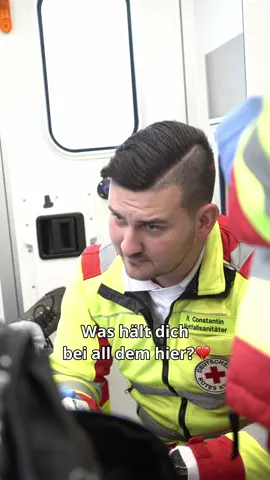 A post by @robmedc on TikTok caption: Ich lieb‘ Leben viel zu sehr ❤️🚑 #rettungsdienst 