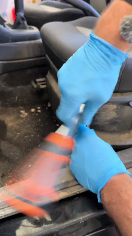A post by @bubbleauto81 on TikTok caption: Cleaning a farm vehicle 👩‍🌾. #CleanTok #cardetailing #detailing #satisfying #asmr #farm #carwash 