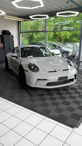 A post by @auto.clean.aguilar on TikTok caption: El coche de mis sueños 😇 #Porsche #911 #911gt3touring #sueños #metas #futuro #coches 