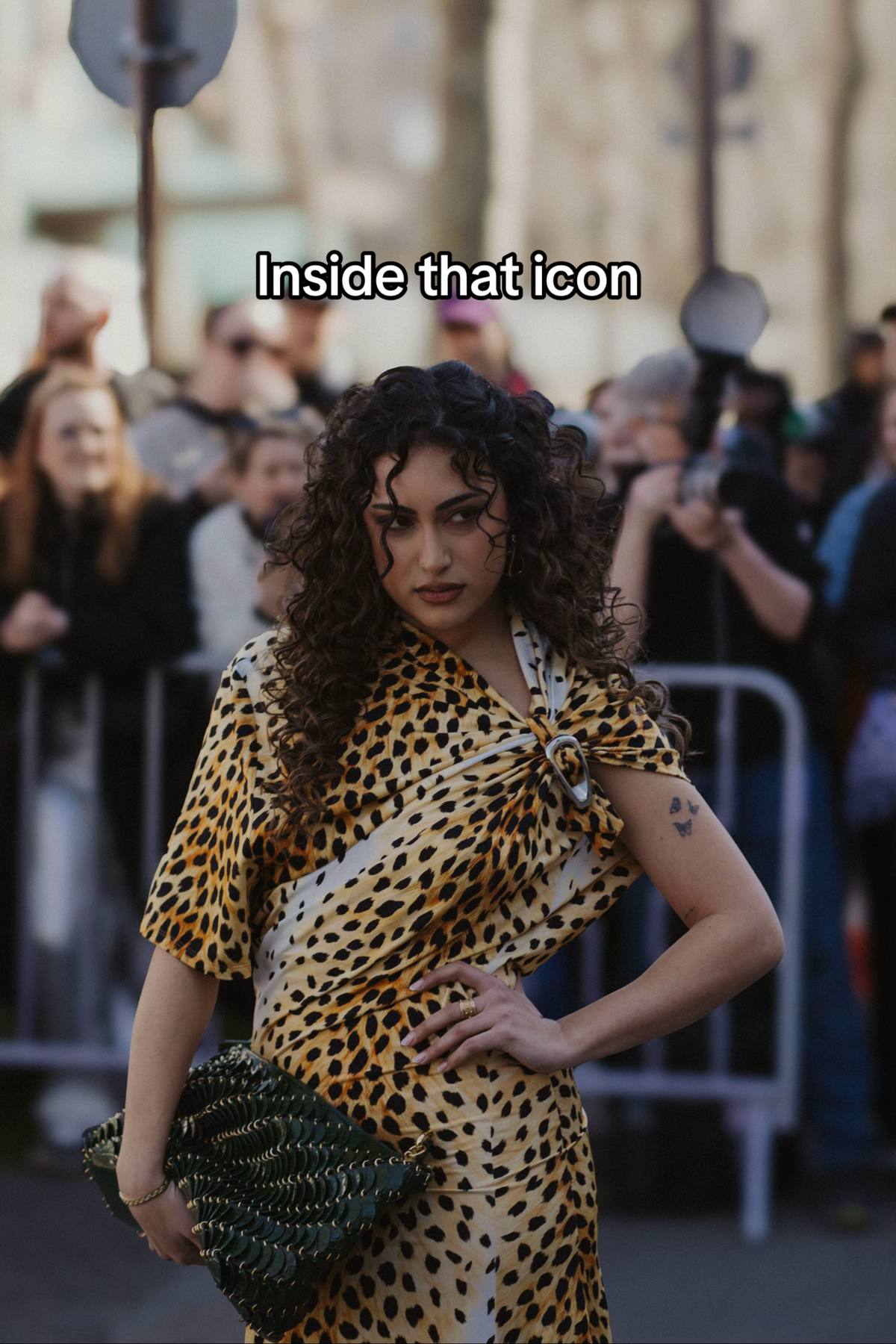 A post by @samiabiche on TikTok caption: je pleure 