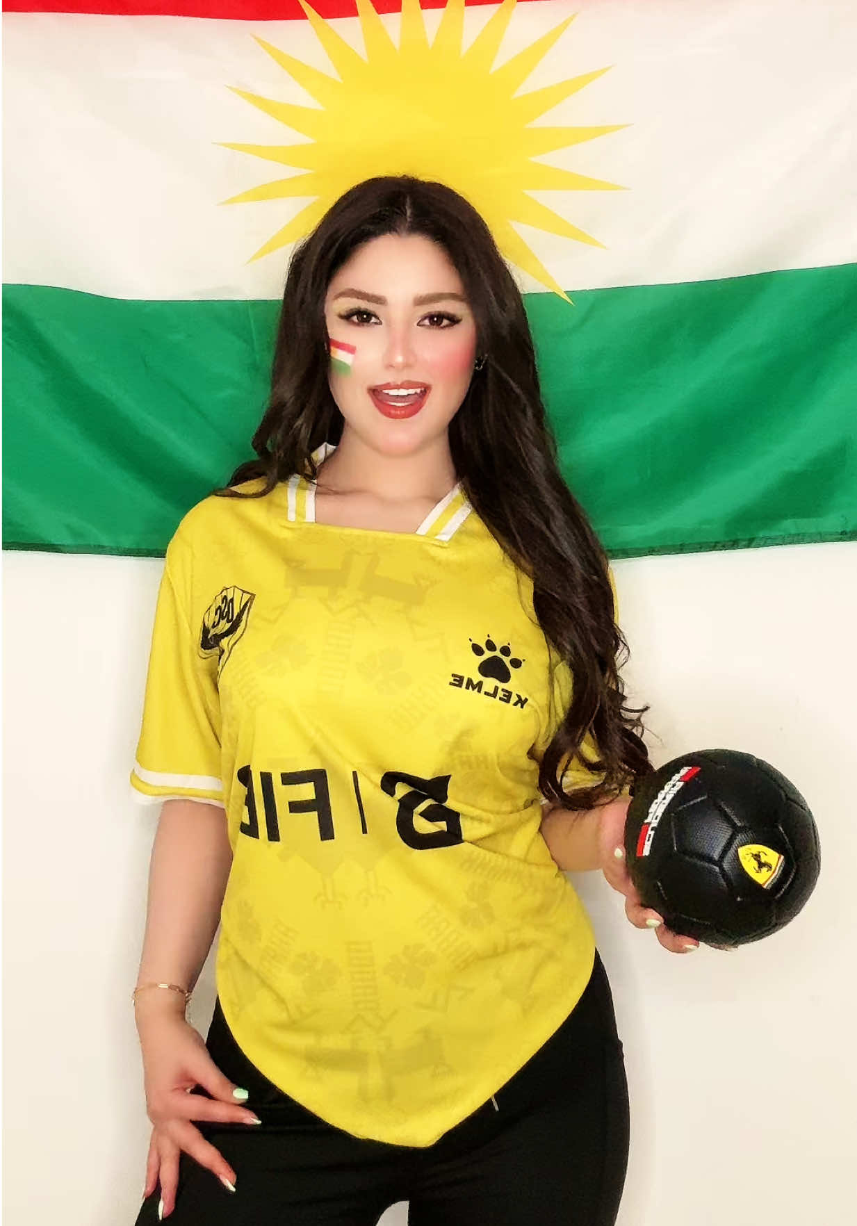 A post by @rahmah_bassam9 on TikTok caption: ئەز پشتەڤانا دهوکێ مە 🦅💜👑 #كوردستان #رحمه_بسام #نادي_دهوك #جيش_رحمه #fyp 