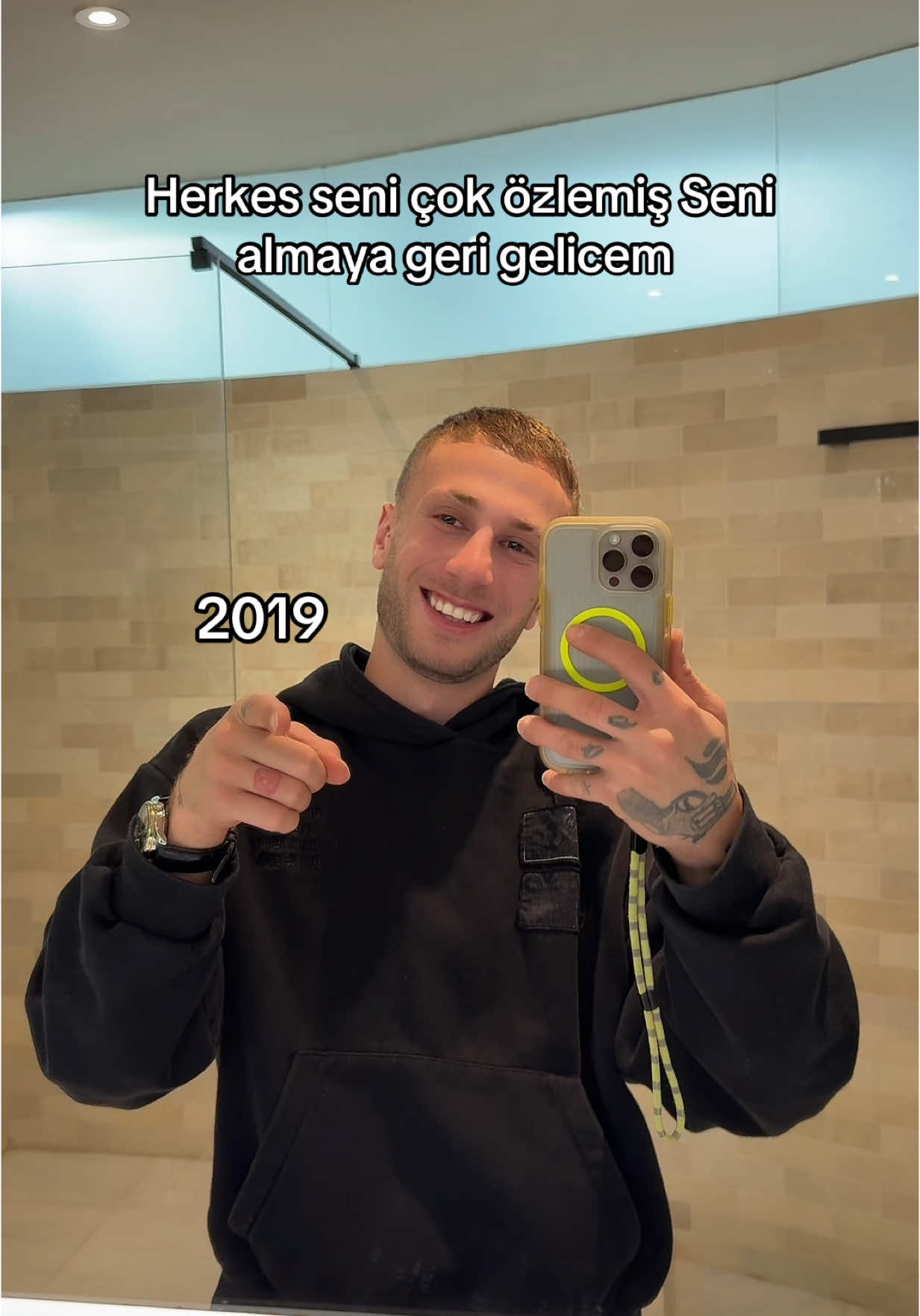 A post by @deliyiz.46 on TikTok caption: Arkadaşlar ben halledicem geri gelicek 2019 😓
