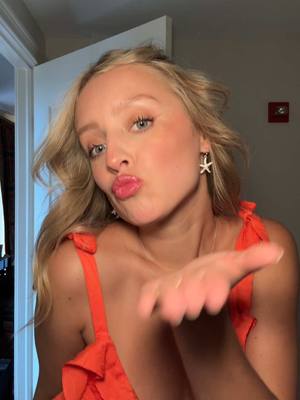 A post by @daisyykent on TikTok caption: @Ally Lewber copied you 🧡😘