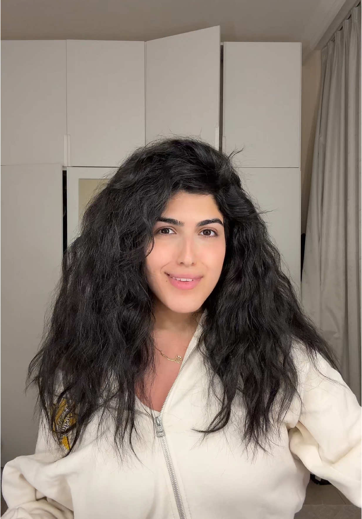 A post by @sarahhmiladd on TikTok caption: احلى روتين للعناية بالشعر 🤭♥️  @L’Oréal Paris #lorealparis #hair #haircare #elvive #exoil #lorealparisadv 