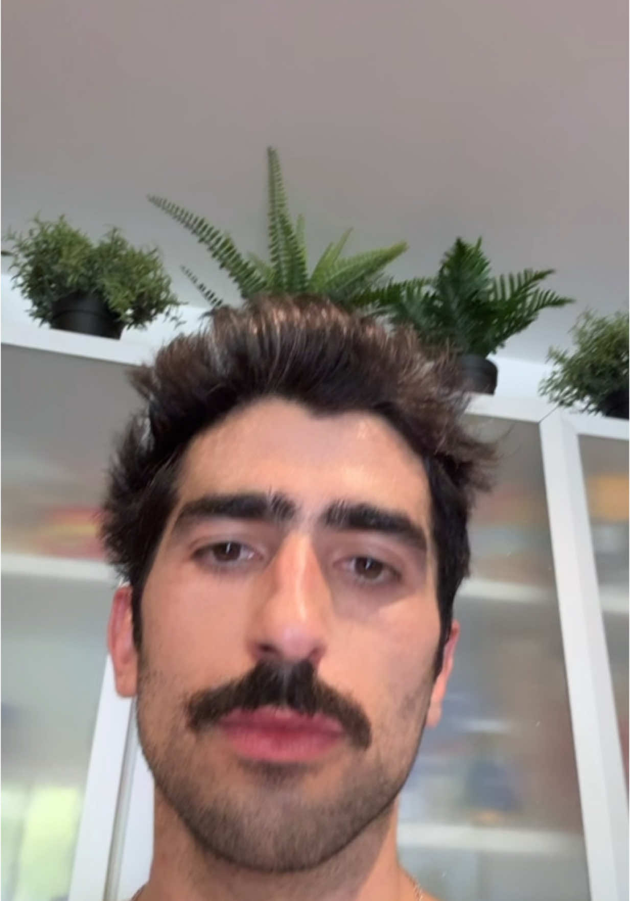 A post by @jezzzini on TikTok caption: como hacer que esto se trate de mí 🫦💋