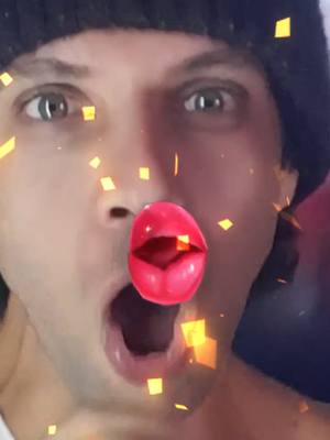 A post by @renatomesquitamusic on TikTok caption: Lisa Light, te agradeço muito pela ajuda incrível para minha LIVE! Continuarei criando conteúdo cada vez melhor nas LIVEs! @Lisa Light #tiktoklive #livehighlights #livegift #tomslove #yourconcert 
