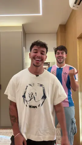 A post by @uailazaro on TikTok caption: uaixaro