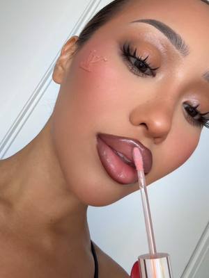 A post by @taontm on TikTok caption: #doechii #makeup #fypシ 