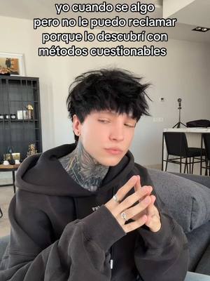 A post by @therealcry on TikTok caption: a veces uno es demasiado chismoso 🥹 #fyp #parati #cry #humor 