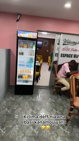 A post by @latzodoze11 on TikTok caption: @Jakhob_art li douma lako ball🤣🤣 #viral_video #humour 