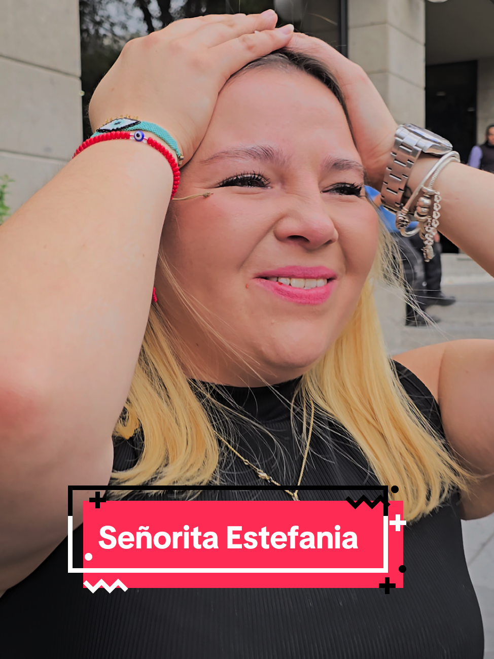 A post by @floreselpatron on TikTok caption: Llegando en el Corvette del patrón 