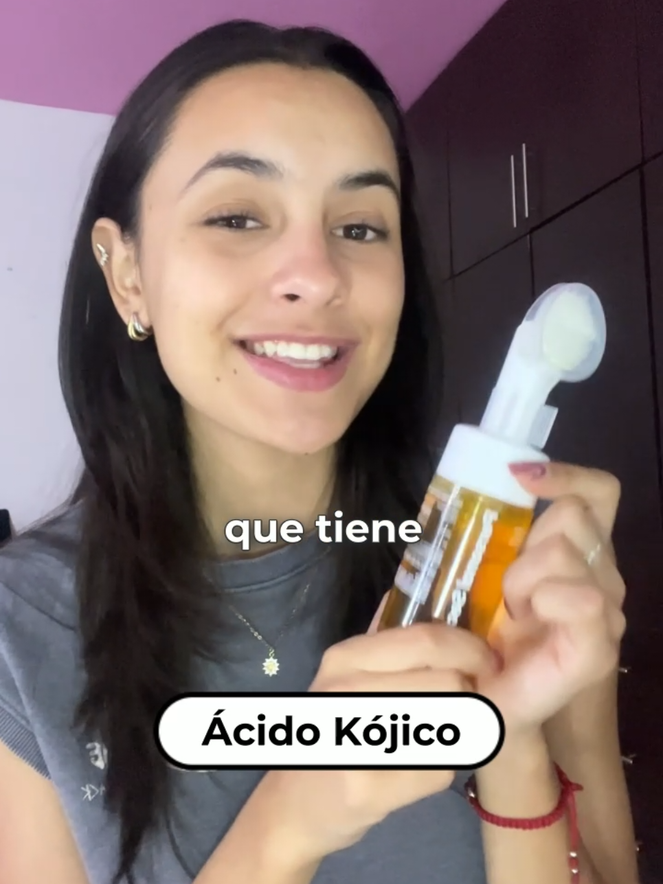 A post by @iconz.mx on TikTok caption: WOOOW lo probé y me enamoré! El mejor limpiador del mundo mundial. Cómpralo en el link. #personalsecret  #psiloveyou  #limipiadorfacial  #skincare  #curcuma  #ps  #secreto 