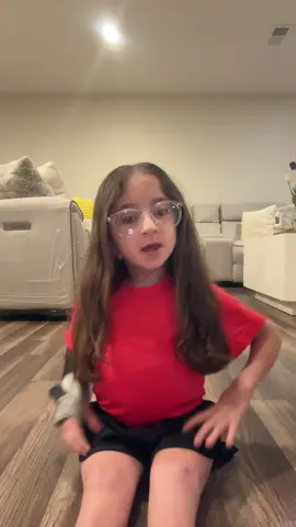 A post by @grwms.by.vitoria on TikTok caption: Happy Thursday:)) #grwmsbyvitoria #osteogenesisperfecta #osteogenesisawareness #fyp #happythursday #dance 