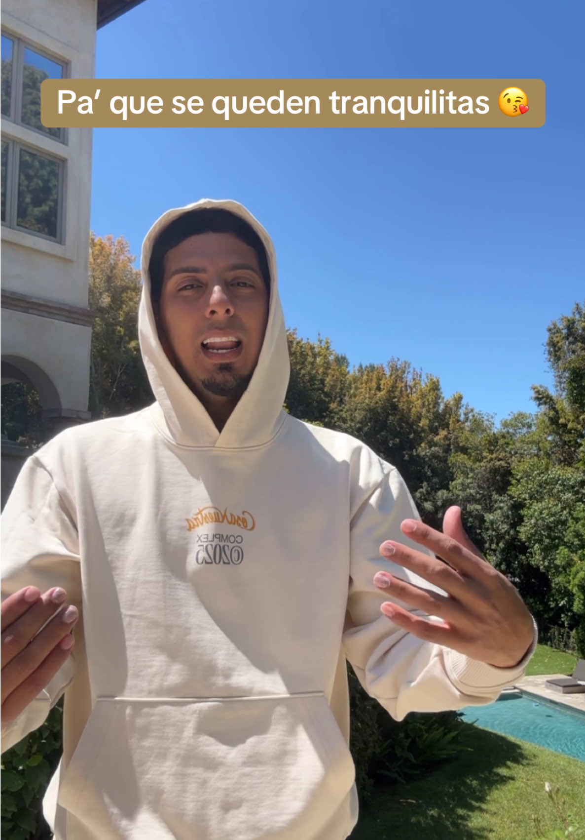 A post by @iamfredeerick on TikTok caption: Mujeres; confirmen en los comentarios.  #humor #comedia 