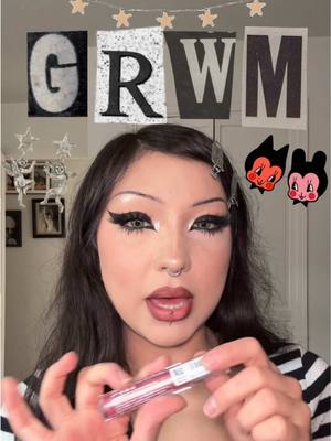 A post by @santanabarelaa on TikTok caption: grwm 💿 #getreadywithme #grwmmakeup #grwm #makeuproutine #tutorial #altmakeup #fypシ゚viral #foryoupage #alttiktok 